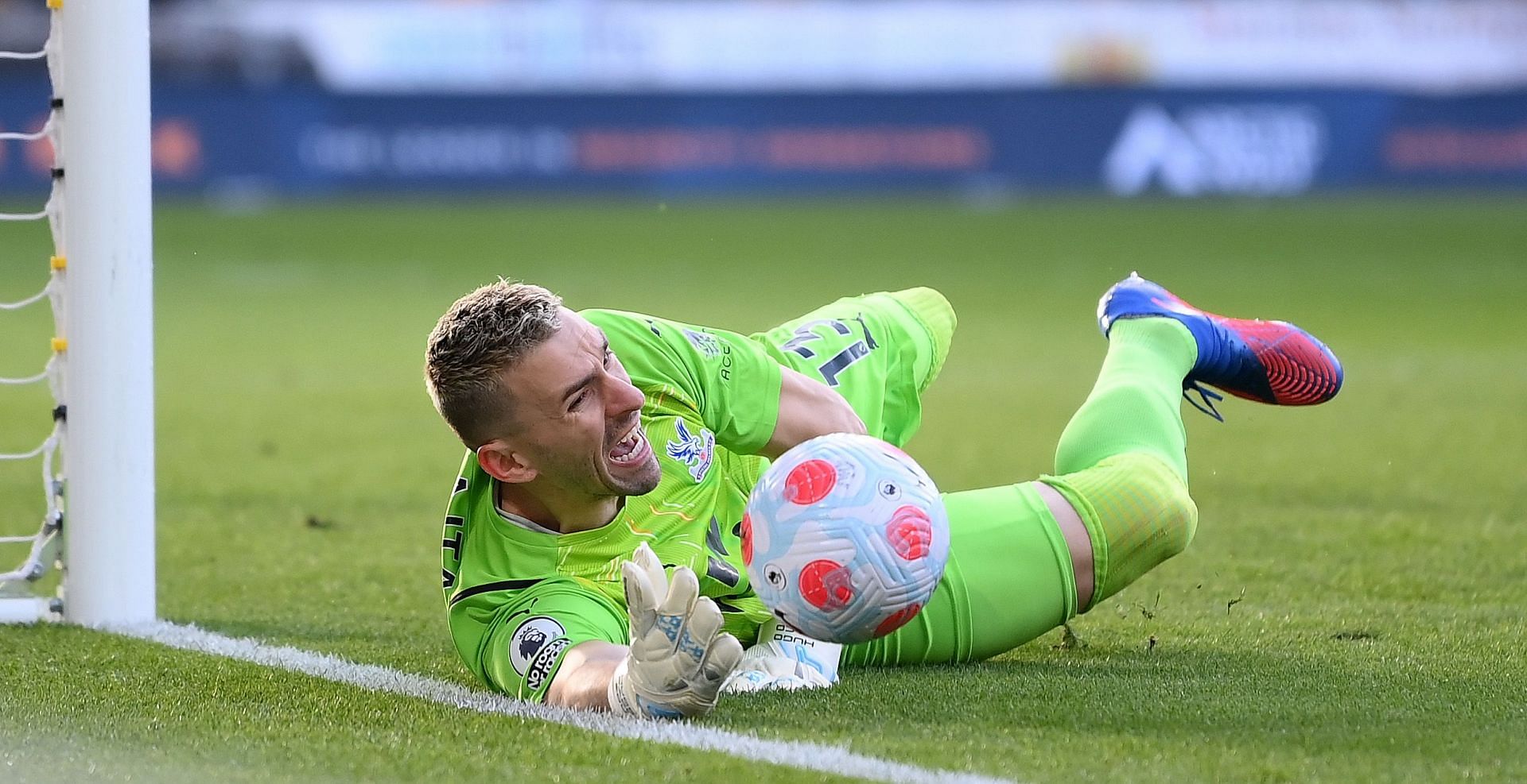 Wolverhampton Wanderers v Crystal Palace - Guaita in action